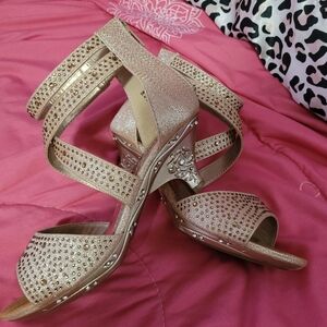 Girls gold dress shoes Size 2